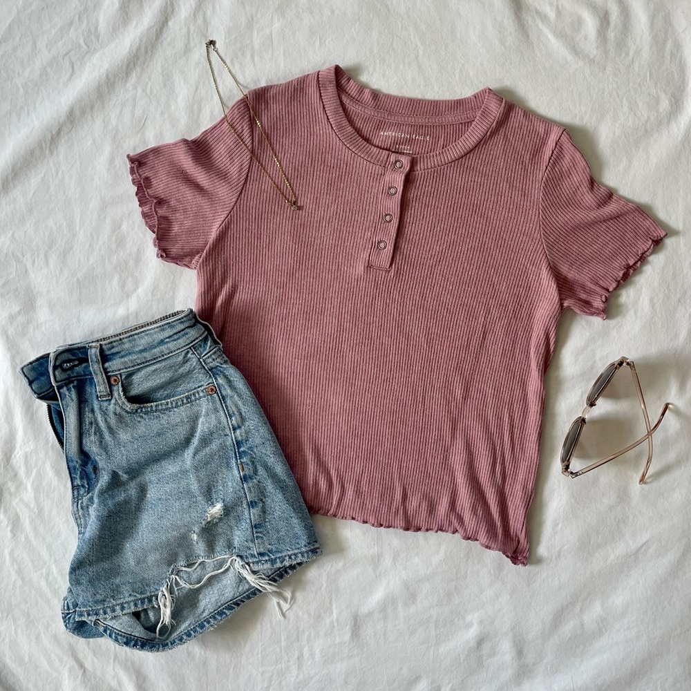 Women’s pink American Eagle ribbed t-shirt with ruffled edges